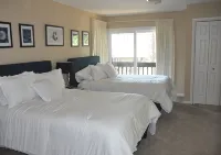 Perfect for families!  Pool and year round lake views. - Uima-altaat