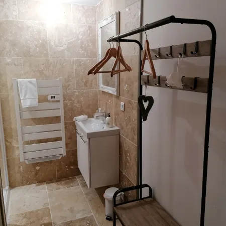 APARTMENT WITH CLIM, Fiber and GARAGE