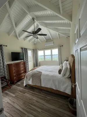 Affordable Solar powered 2-Bedroom Haven with Washer/Dryer, near Red Hook! - Wifi