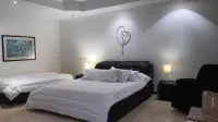 Beautiful big house, near restaurants, unicentro, jardín plaza and more. - บังกะโล