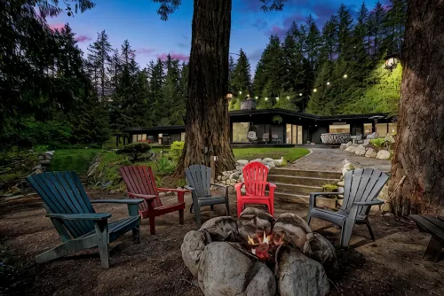 Stunning Waterfront Getaway!  Luxury Home on Acreage,  Natures Paradise - 4 stjerner