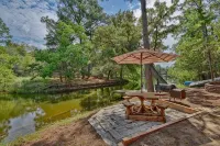 Relaxing 2-bedroom cabin on Lake Jean - Hytter