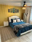 Charming 2-bedroom house with Feather Theme , WiFi in excellent Aurora - 3성급