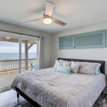 Charm Getaway - Oceanfront family home in a quiet stretch of Surf City !