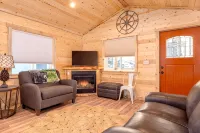 Kade's Cabin || 2 bed 1 bath urban cabin - Wifi