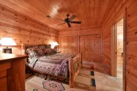 Custom-Built Log Cabin Family Friendly Home on Round Lake, Close to Trails! - 무료 와이파이