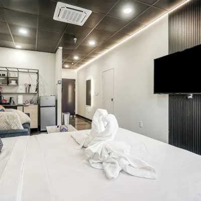 Melwood Suites Unit 104 Studio Отели рядом с достопримечательностью «Сквиррел Хилл»