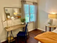 JET'S HANGAR:  WALKABLE, PET-FRIENDLY, RENOVATED Game Day Townhome! - 3-Star