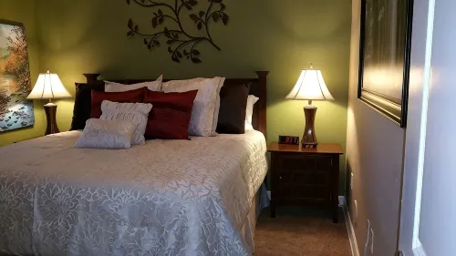 Luxury Riverfront Condo in Perfect Location near Tanger Outlets - Jakuzi