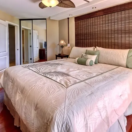 Premier Ocean View! King Luxury Bed, A/C, Clean, Cozy, Updated, Wifi, Beach Gear