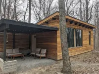 Modern Cloudland Cabin, 1.5 miles of private trails through 10 acres of woodland - 3つ星