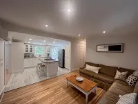 Newly Renovated 3 Bedroom, 1.5 Bath Rental in Hyannis, 1.5 miles to beach - โฮมสเตย์