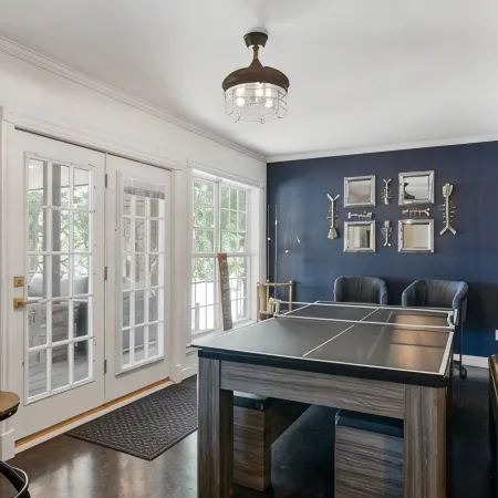Stunning Luxury@Lakehouse Mansion w Pool&Spa10min from airport 20min dwntwn