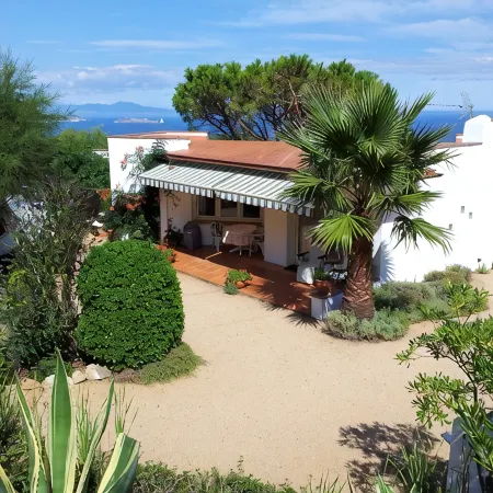 THE ANNEX. Tranquil  bungalow/gîte in hills above Begur with amazing views