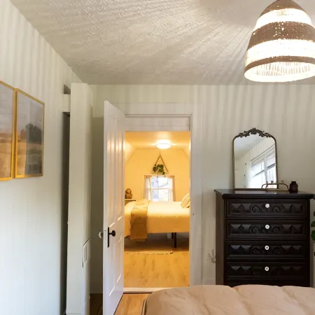 Cozy Cottage on Spring---Centrally Located and 10 mins from downtown Louisville