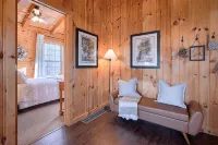 Cozy Retreat - 8 Minutes to Top Trails -Hot Tub + Firepit - con encanto