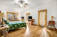 Lovely, One-Story Cabin in a Serene Mountain Country Club - Golf, Fish, and Ski - Chalets