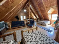 Family Reunion! Fire Pit, Hiking, Yellowstone! 220 EV Charger, Smart TVs, Arcade - Hytter