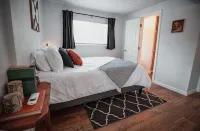 Harte Of The Pines Pet Friendly Walk to Downtown - Wifi