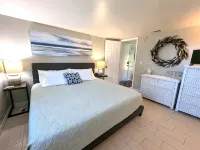 Affordable ONE BR Main Floor Condo RIGHT ON THE BEACH w/ KING Bed & Heated POOL! - 4-Sterne
