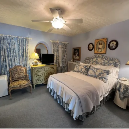 Charming High Point Historical Home only minutes from HPU and Furniture Market