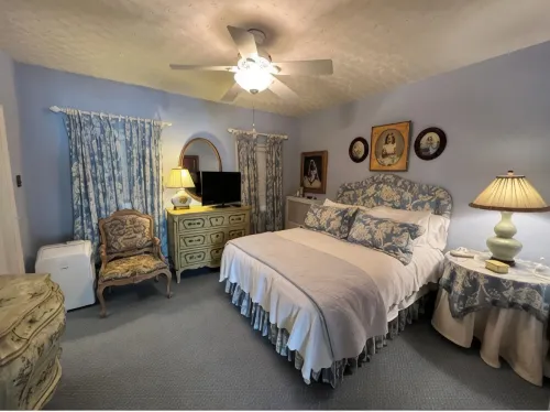 Charming High Point Historical Home only minutes from HPU and Furniture Market - 3-Star
