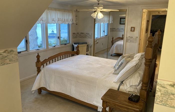 Spacious Lakefront Home with Amazing View