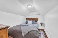 Newly renovated Cozy home with chef kitchen, pretty much fully stocked - Wi-Fi