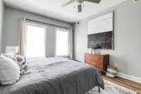 Charming Manchester Gem with Fenced Backyard & Off-Street Parking - 3-Sterne