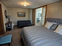 The Red Front Suite - Sleeps 15 - Wifi