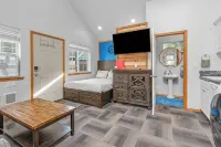 Cozy Tiny-Home with Big Heart! BBQ, 2Beds, Wifi, Pet Friendy! - Wifi