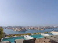 أورسولينو فاليتا - مسبح