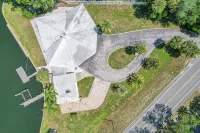 The Hydeaway! Waterfront, Docks, Ice Machine, Kayaks, by King Springs - 4-Star