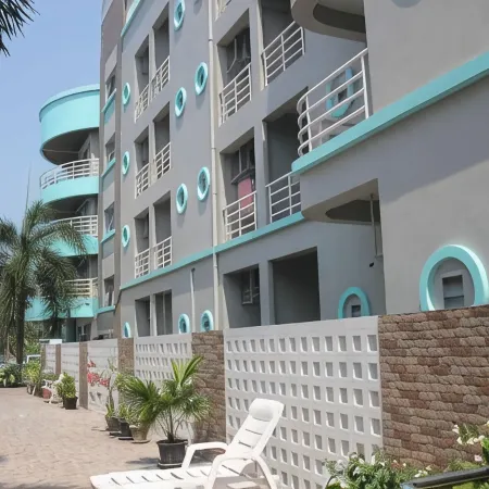 Lomsabai Apartments