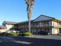 Lilac City Motor Inn & Steakhouse - parking