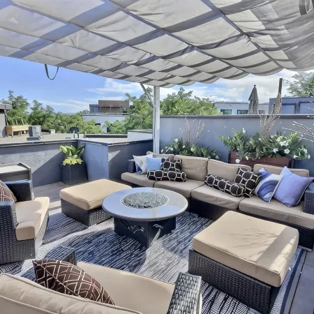 Rooftop Retreat-modern townhome in the heart of LoHi- roof deck-walk everywhere!