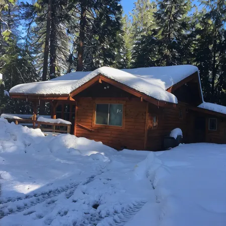 Cozy and comfortable wooded cabin