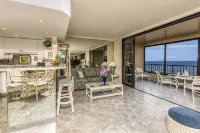 Oceanfront, adjacent to North Ka'anapali Beach, Central A/C! Newly reduced rates - 2-Star