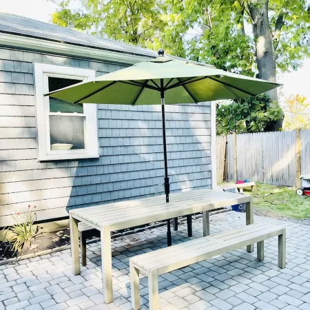 Walk to Beach! Great Location! Booking Sept & OCT! Close to Salem!!