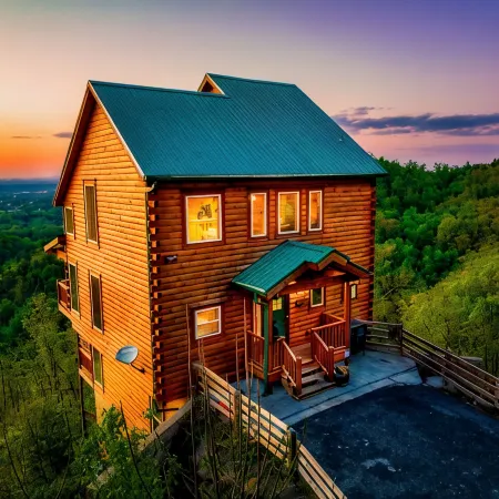 Family-Friendly• Stunning Views • 7 Mi to Dollywood •Hot Tub• Highly Rated!