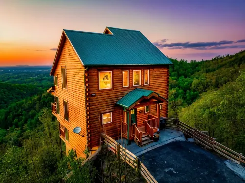 Family-Friendly• Stunning Views • 7 Mi to Dollywood •Hot Tub• Highly Rated! - 4성급