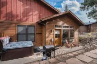 Bobcat Bunkhouse in Estes Park-3 Bed Family Retreat with Wi-Fi A/C Games Hot Tub - 4-نجوم
