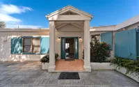 Private Oasis with Breathtaking Ocean Views and Huge Pool - 부티크