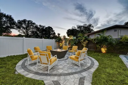 Clearwater Villa 6 Br, Heated Pool,  Mini Golf,  4K Projector Lounge Theatre - Huvilat