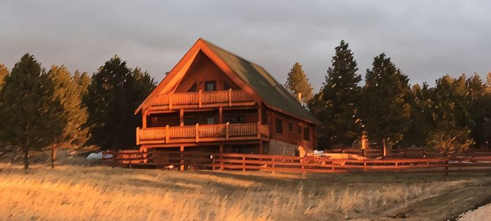 Peaceful Pines Hotels in Custer County