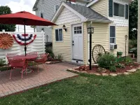 Tiny House at Leaser Lake B and B -- Cozy, Comfortable, Private Country Getaway - Homestays