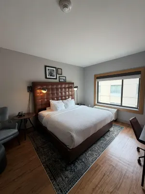 Surface Boutique Hotel Will Rogers AIrport, Restaurant & Bar - Barer