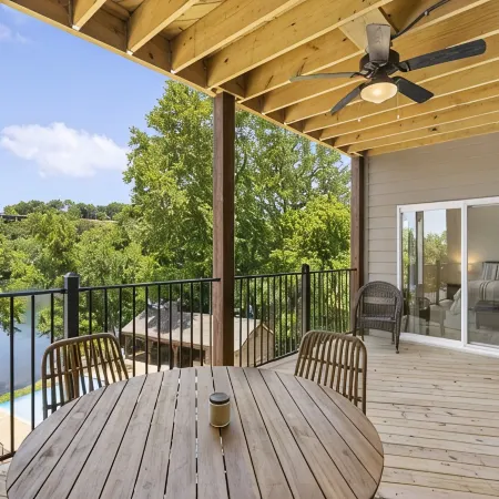 Lakefront Retreat on Lake Taneycomo, Near Branson Landing and Attractions