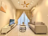 Kingsbay Danga Bay Country Gardens by Luxecocoo CK - Pet friendly