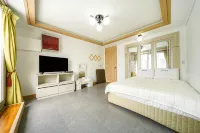 Geoje Island Jangmok Hawaii Pension (Caravan) - Pet Friendly